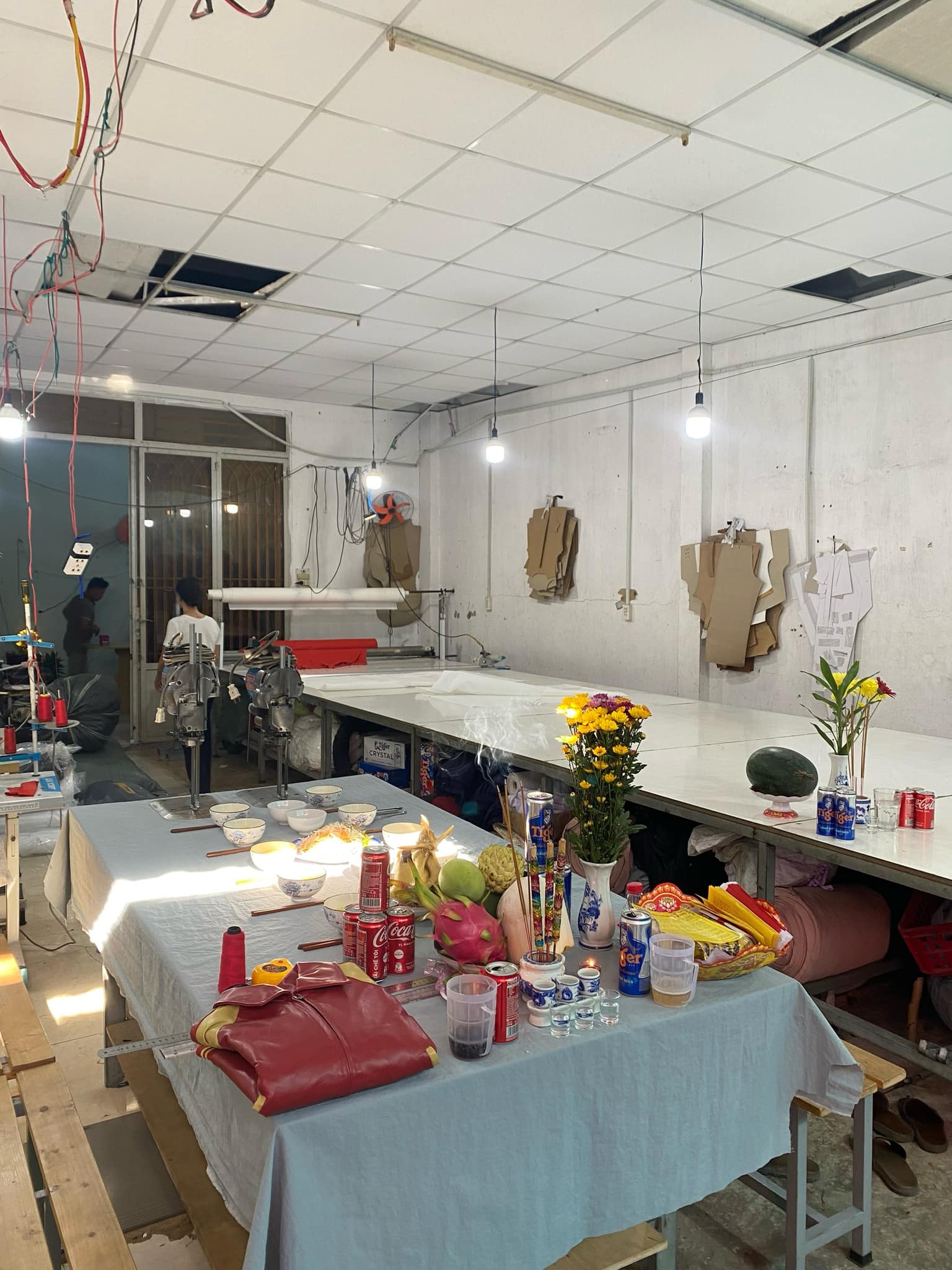 Xưởng May Đầm Váy Thời Trang Chuyên Nghiệp