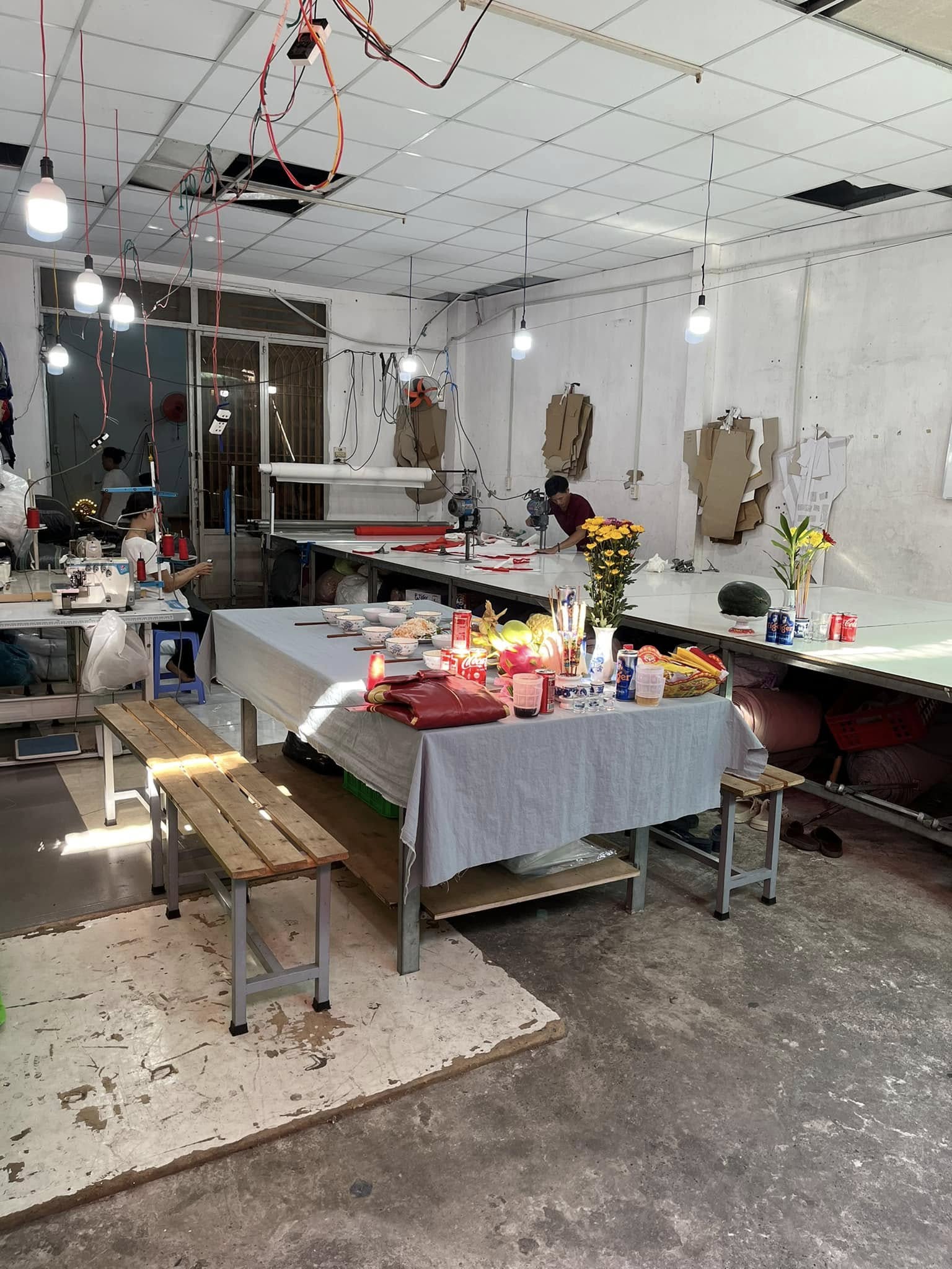 Xưởng May Đầm Váy Thời Trang Chuyên Nghiệp